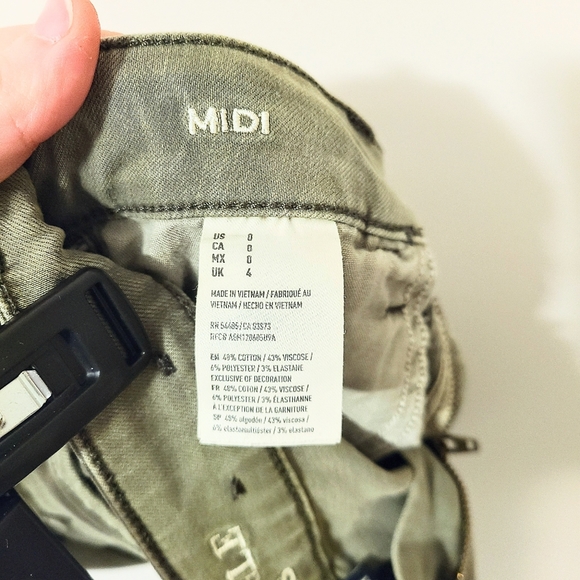 5/$30 American Eagle Super Stretch Army Green Midi Shorts w/ Cuffed Hems - Picture 4 of 4